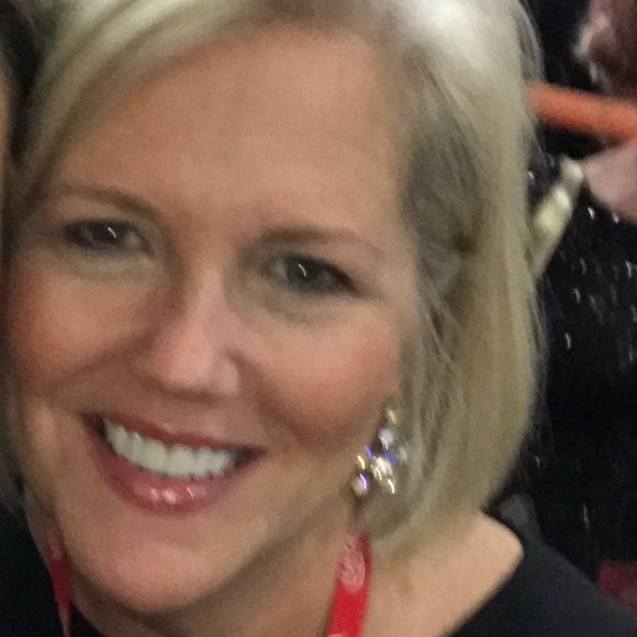 Meet your Posher, Elizabeth - Picture 1 of 1